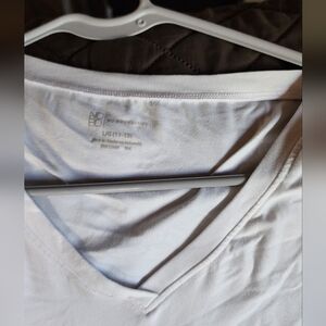 No Boundaries Women's White V-Neck Tee